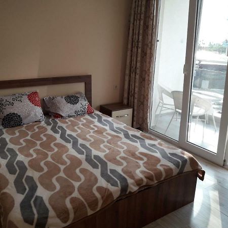 Бежевые Апартаменты Batumi Exterior foto