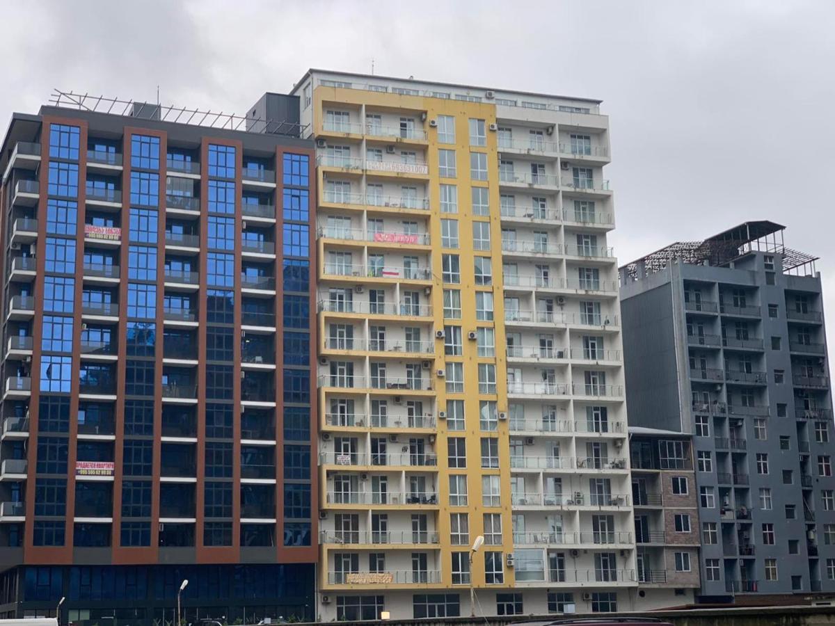 Бежевые Апартаменты Batumi Exterior foto