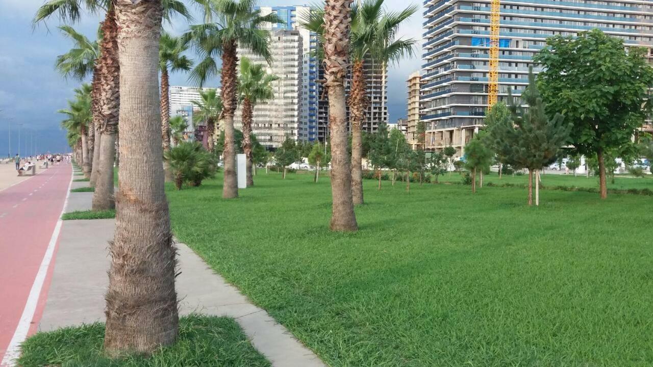 Бежевые Апартаменты Batumi Exterior foto