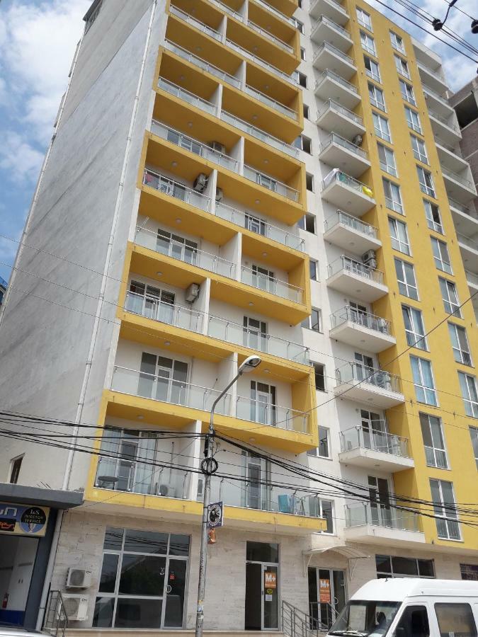 Бежевые Апартаменты Batumi Exterior foto