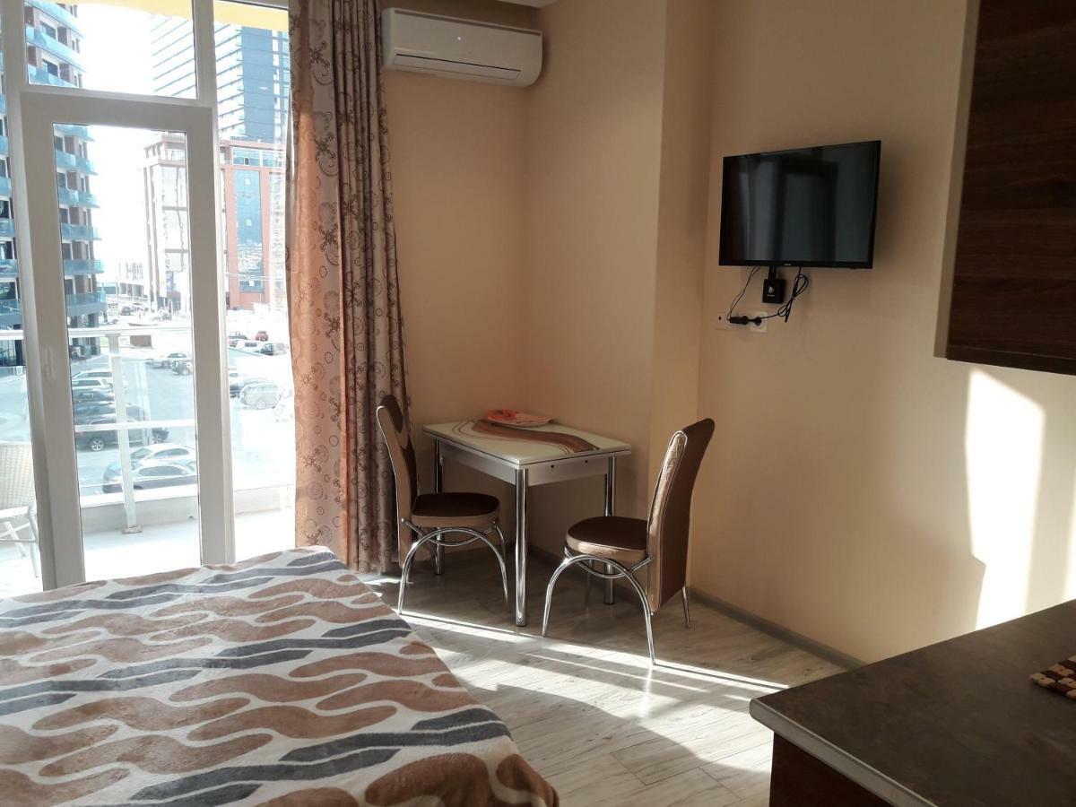 Бежевые Апартаменты Batumi Exterior foto